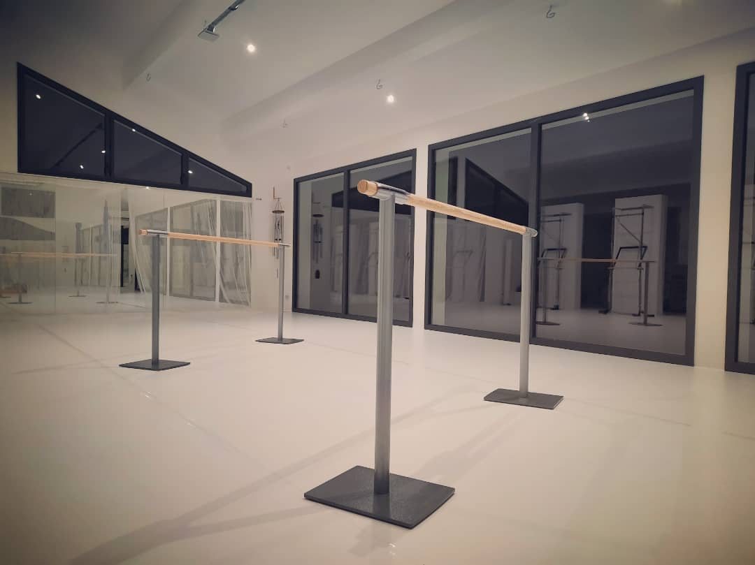 La salle et ses barres de danse